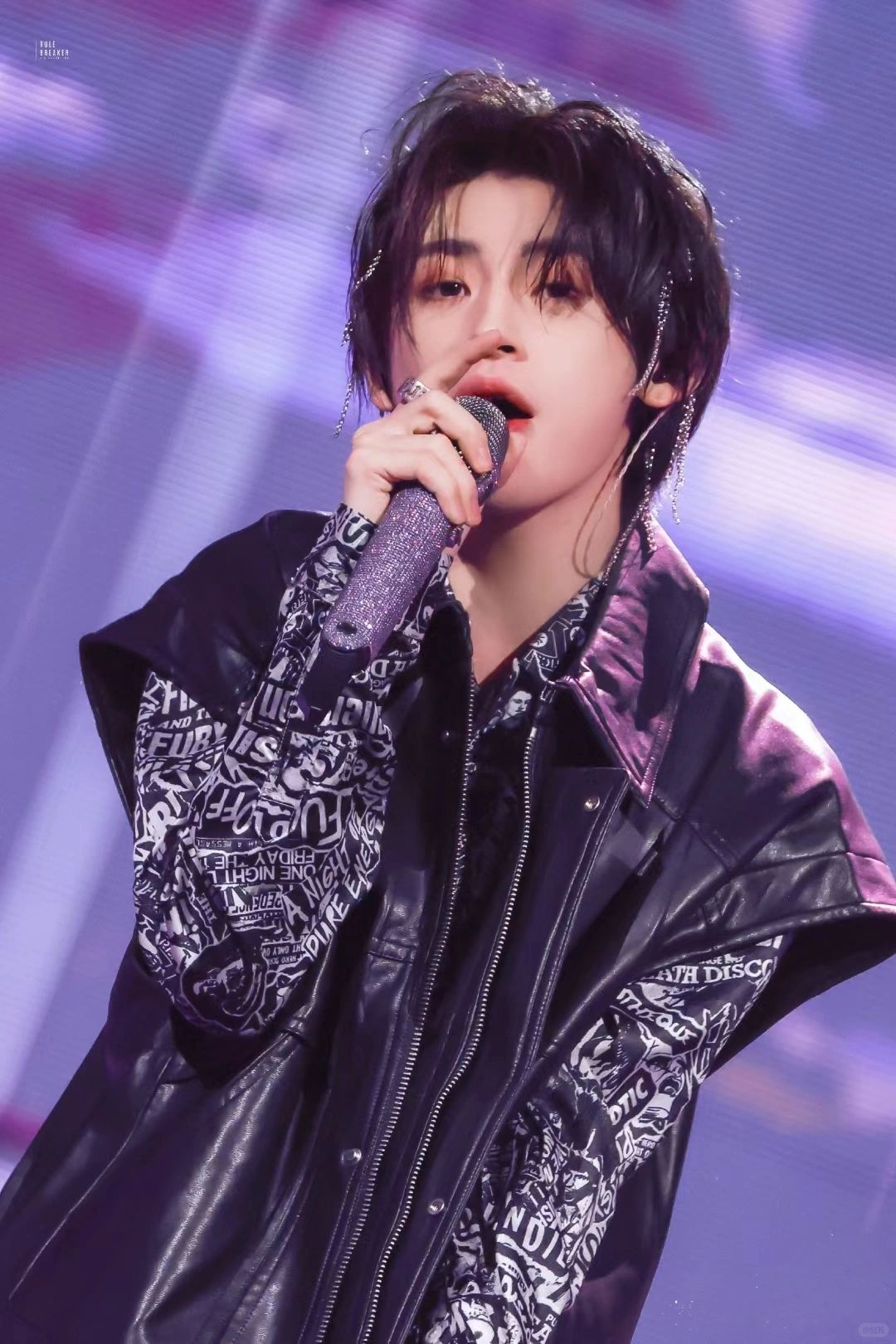 王琳凯   王琳凯,艺名小鬼,是一位1999年5月20日出生于山东省烟台市的