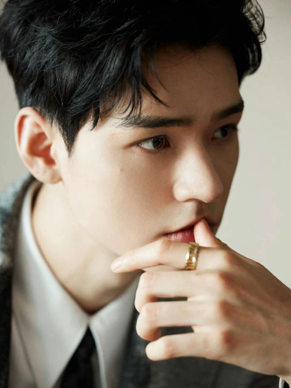 龚俊解锁 lv 秋冬系列97,这身装扮简直太帅了呀!