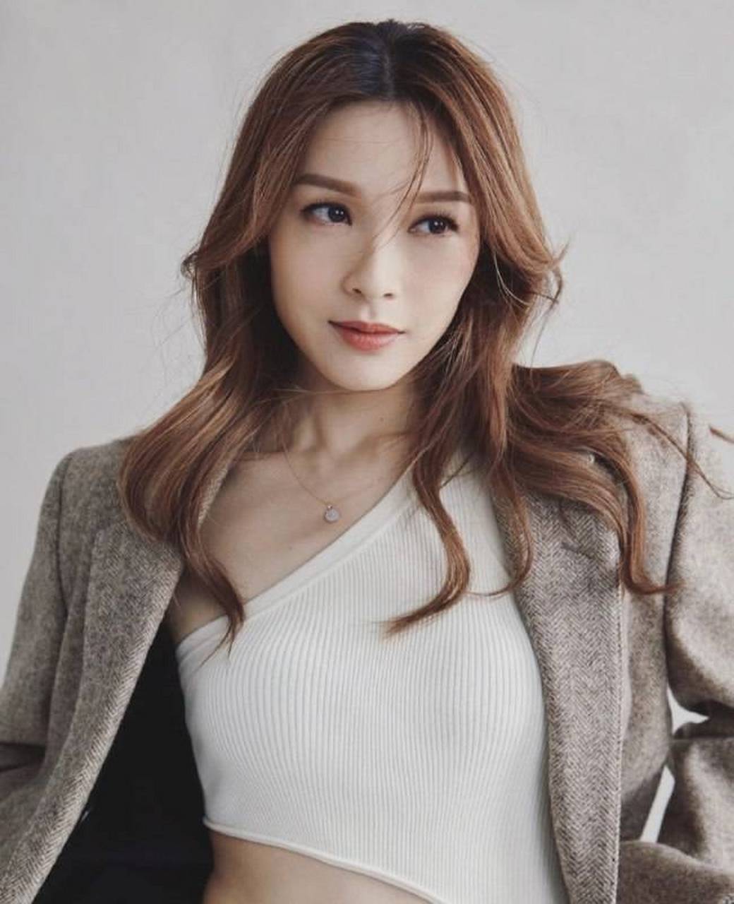 视后李佳芯因早几年对香港局势发表一些不当言论,导致前年在tvb天庆