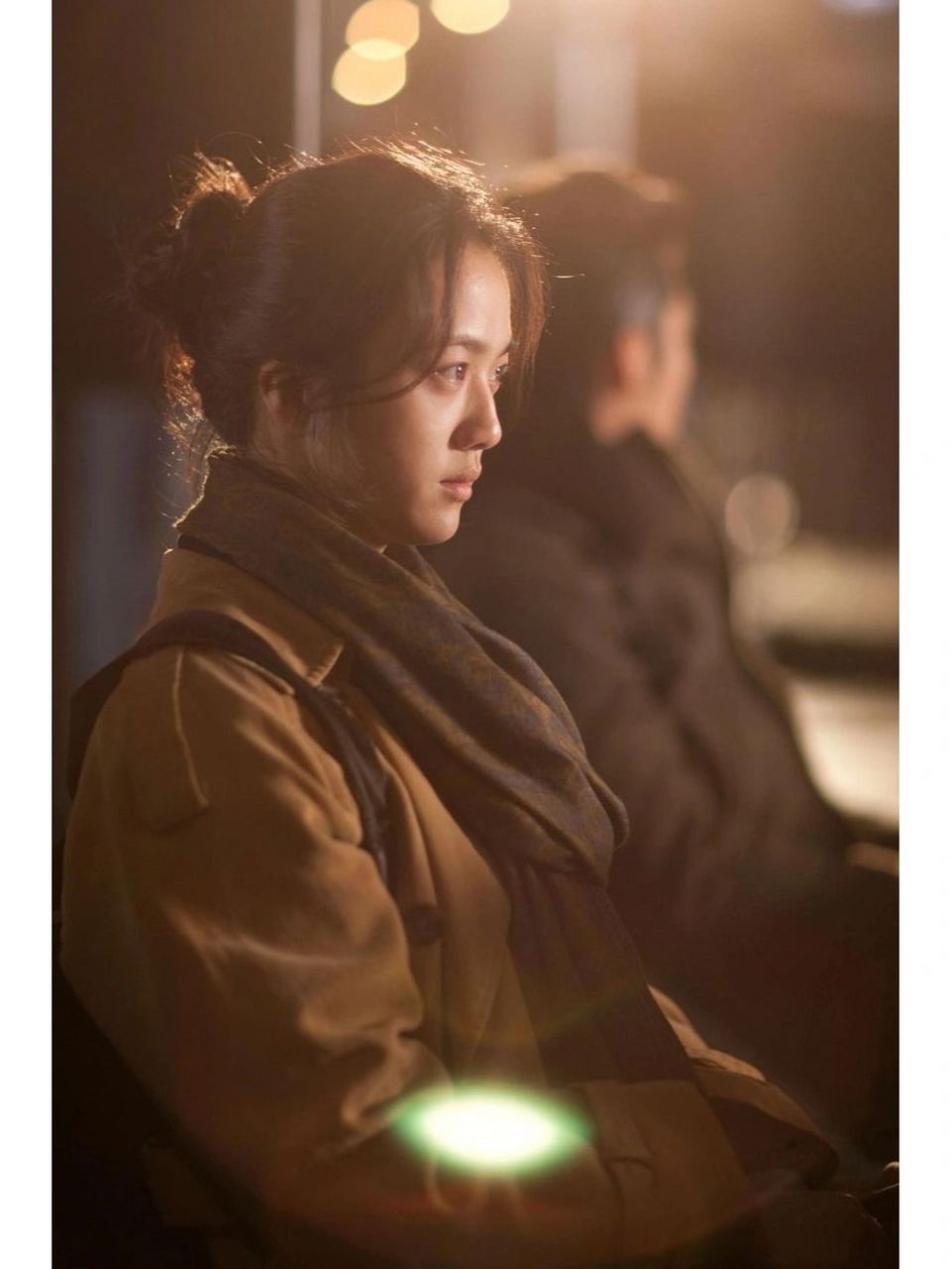 《晚秋》汤唯造型赏析:简约中的高级感  看完《晚秋》,我被汤唯饰演的