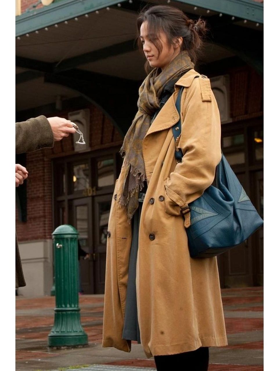 《晚秋》汤唯造型赏析:简约中的高级感  看完《晚秋》,我被汤唯饰演的