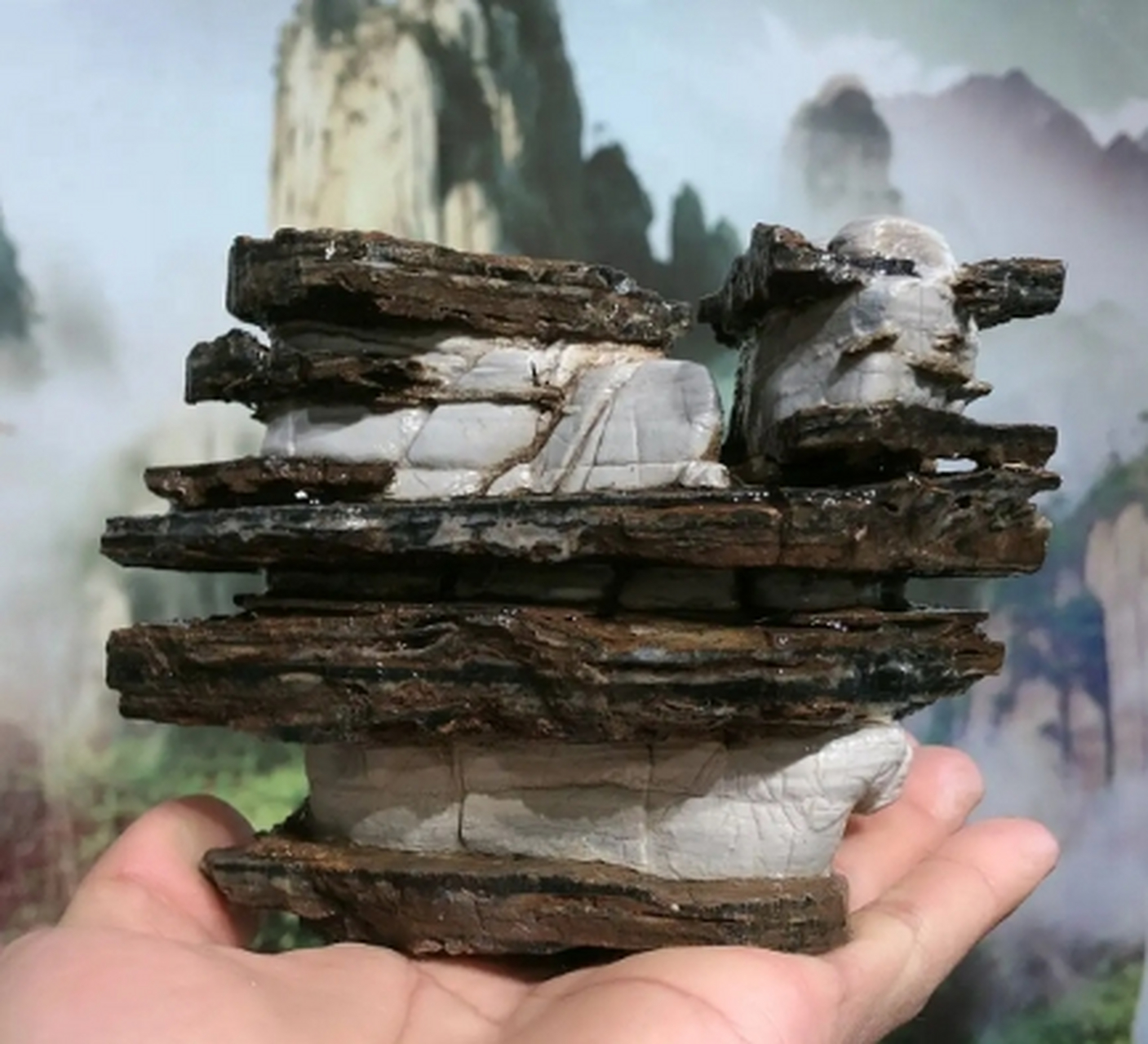 点击头像看直播# #奇石摆件#太行奇石千层石的产地很广,全球大多数