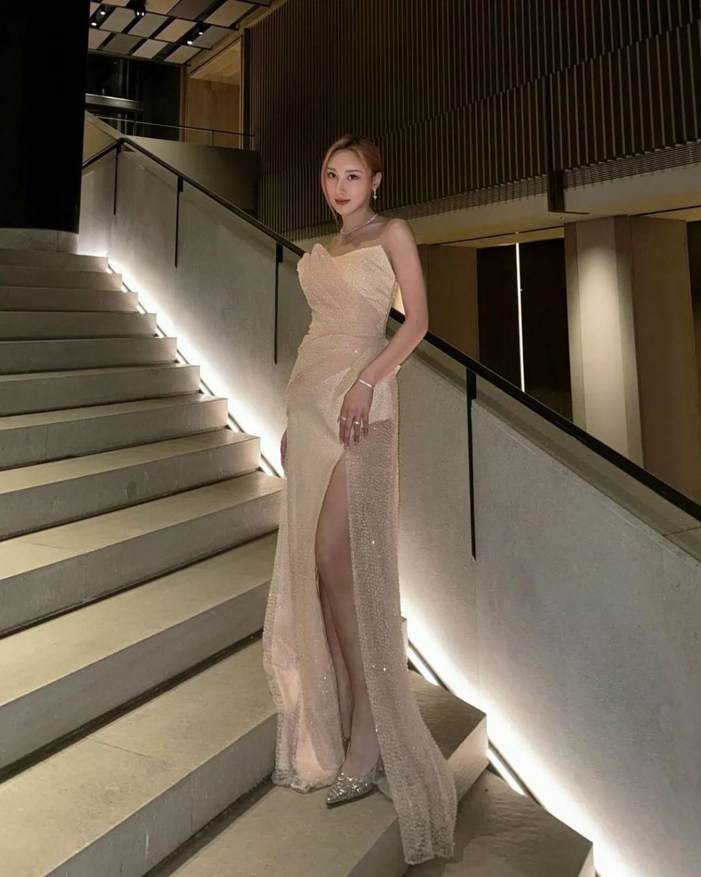 许靖韵,1993年5月5日出生的香港女歌手,以音乐才华和出众外貌崭露头角