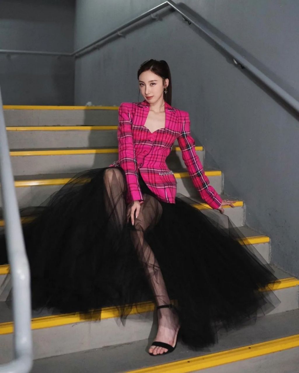 许靖韵,1993年5月5日出生的香港女歌手,以音乐才华和出众外貌崭露头角