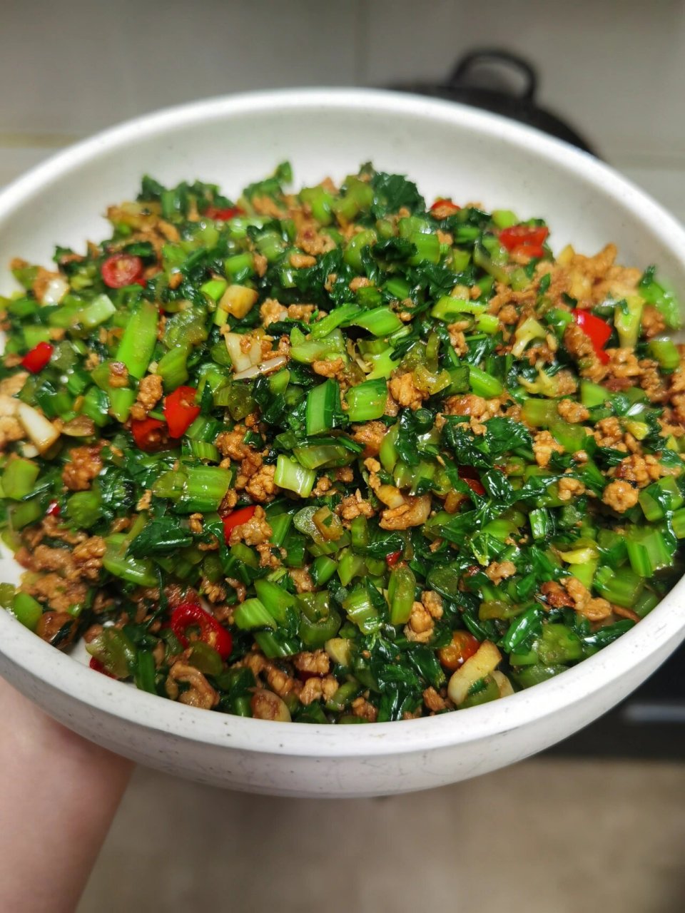 雪里红炒肉沫 食材: 雪里蕻,肉末 ,小米辣,大蒜 做法: 1,处理雪里红