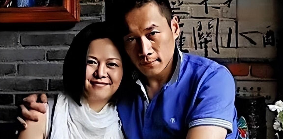 回顾丁海峰娶大他2岁的初恋妻子患病后放弃事业守在她身边