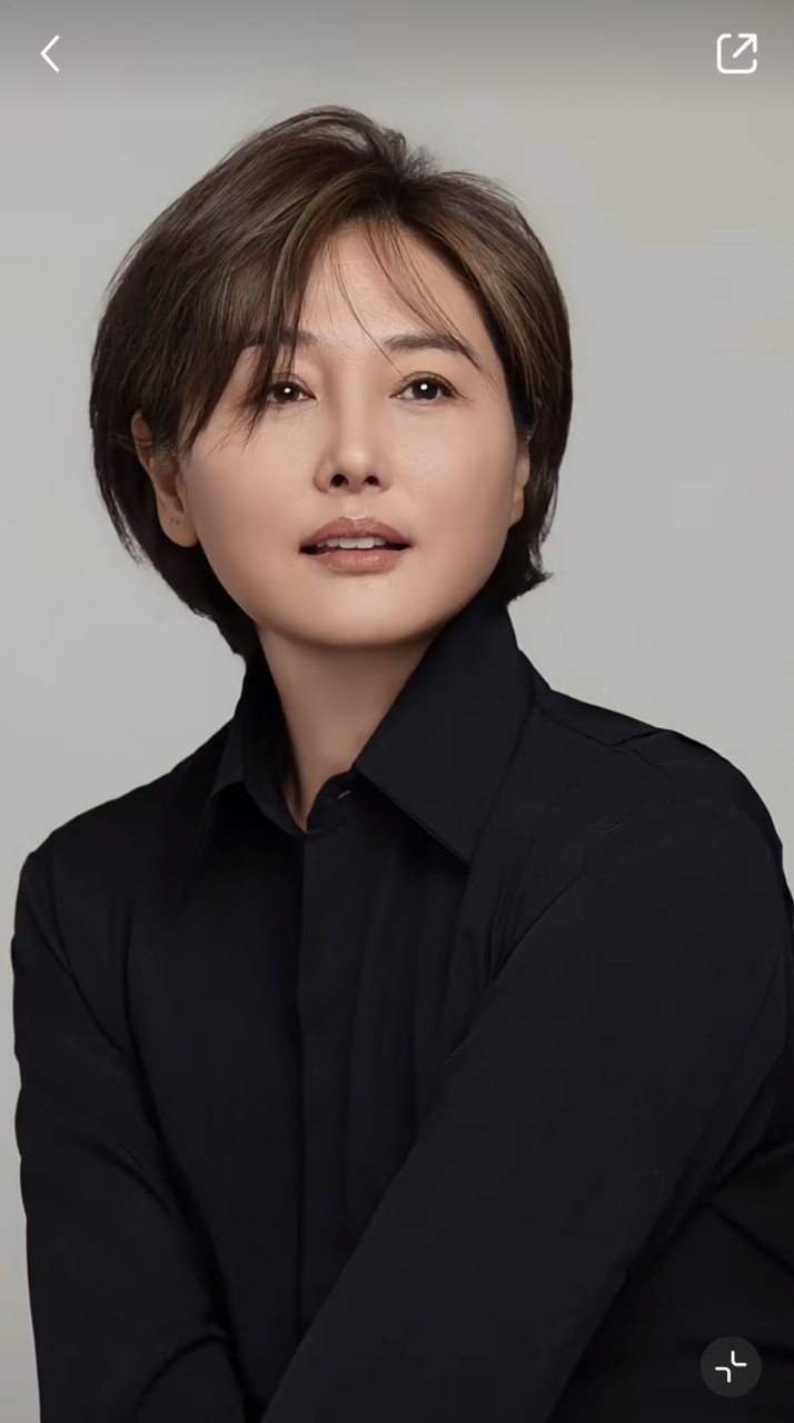 张延最新大片,一直觉得她很有气质,第一次看她剧还是《千秋家国梦》