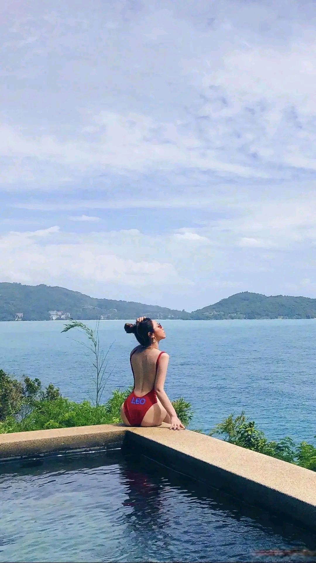 邓紫棋泳装照惊艳,展现健康自信好身材