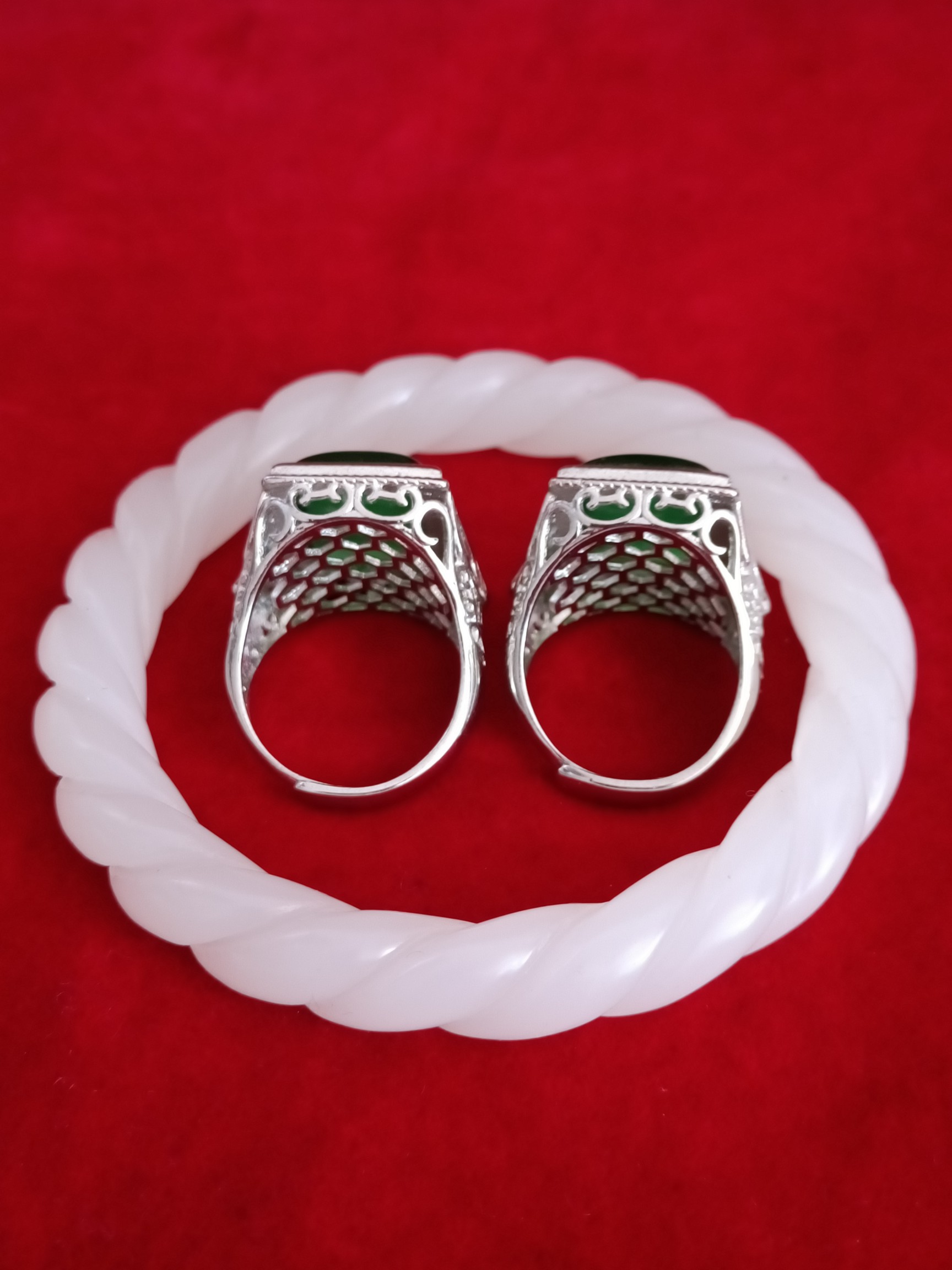 清代乾隆年制羊脂玉麻花手镯