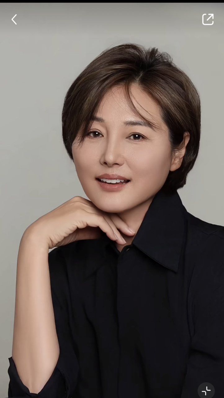 张延最新大片,一直觉得她很有气质,第一次看她剧还是《千秋家国梦》