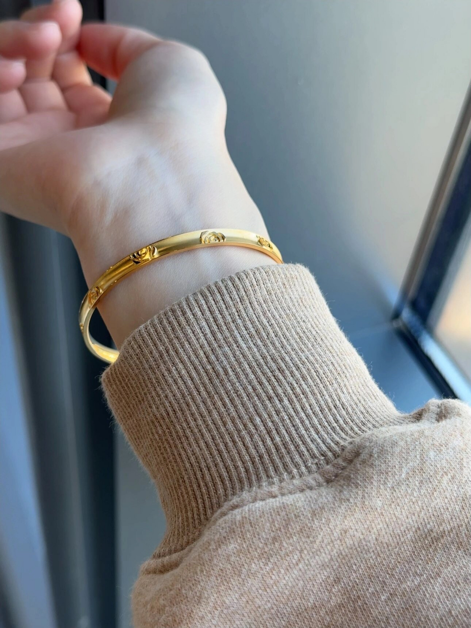 很小众又特别的黄金玫瑰手镯