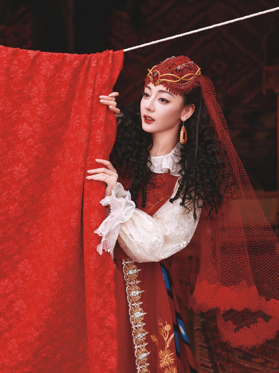 迪丽热巴,异域风情唯美浪漫 绽放的新疆红石榴,尊嘟美到我心里啦