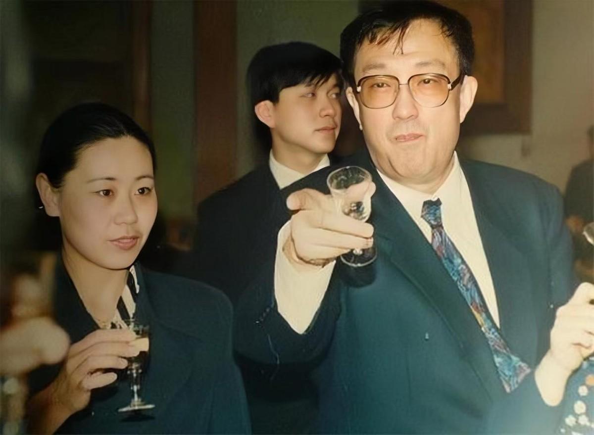 回顾4个子女3个智障正常的孩子患癌离世谢晋一生比黄连还苦