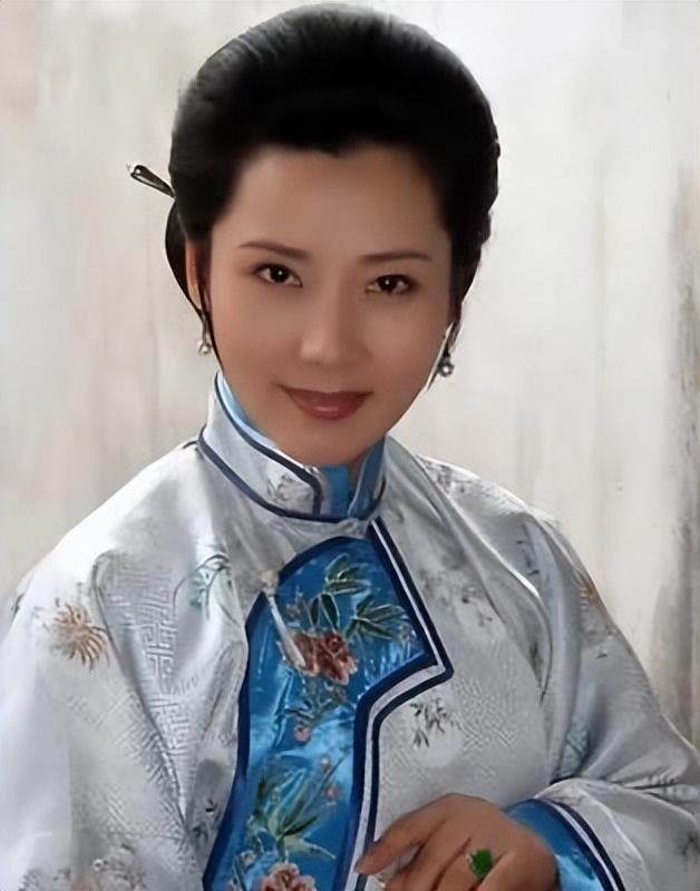 回顾何赛飞:和丈夫坚持丁克10年愁怀婆婆,36岁意外生子全家乐开怀