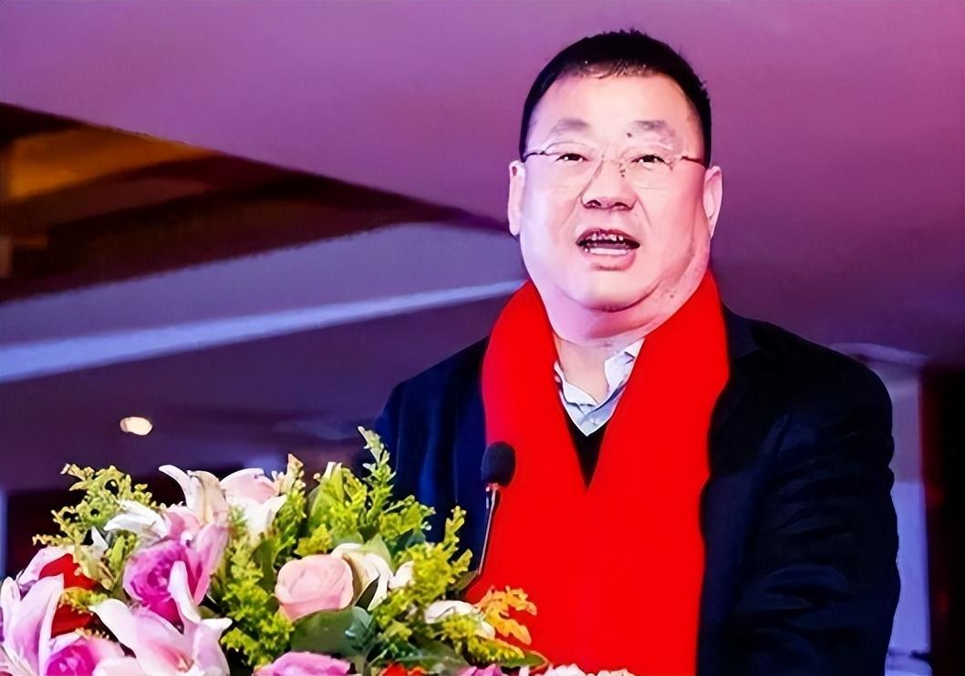 而她当时的丈夫吕成功,也刚刚决定放弃铁饭碗,下海经商.