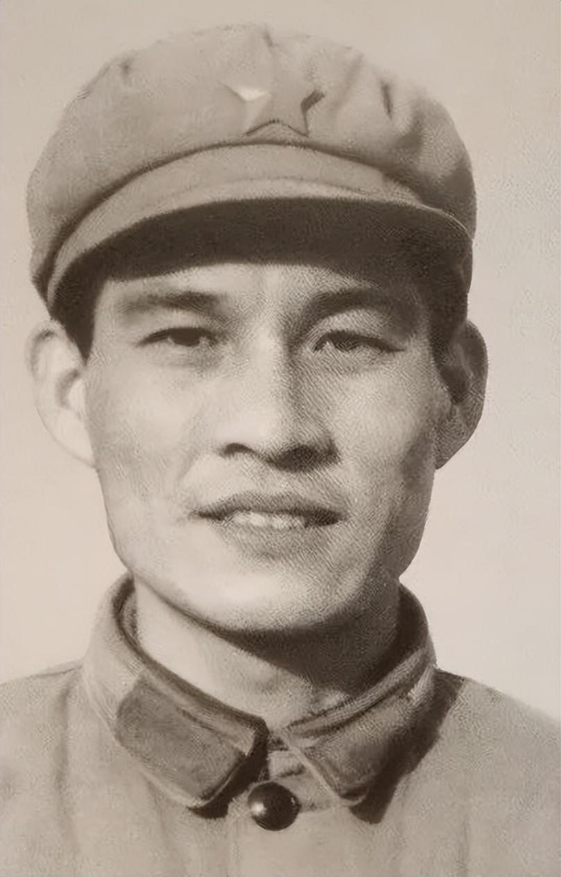 相比于其他演员,他的演艺之路算是比较顺利的.