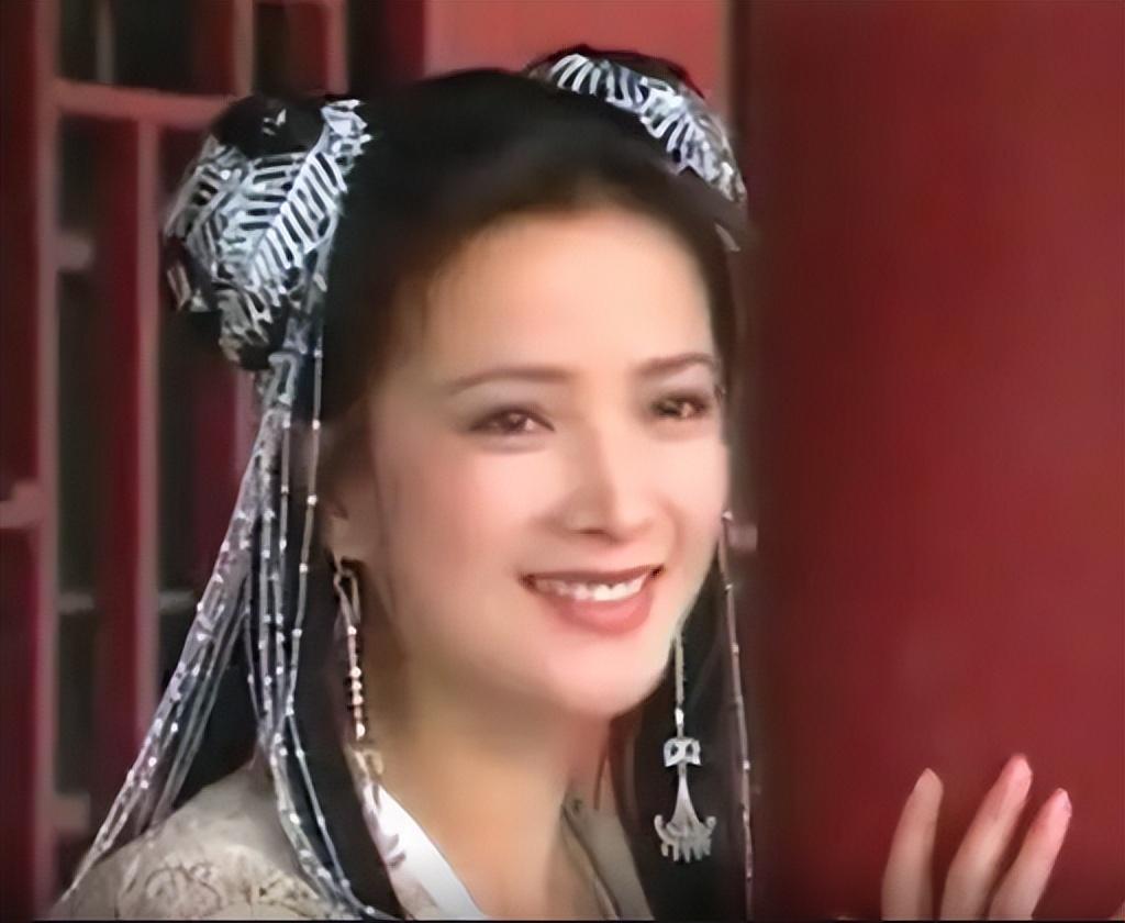 1989年,何晴受《女子别动队》的邀请,希望她能出演女一号.