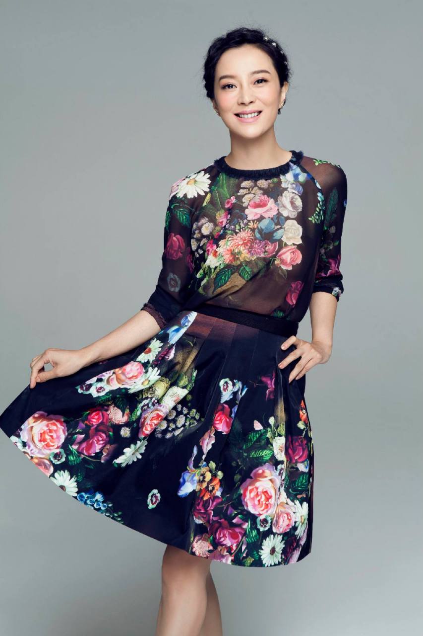 苏岩是知名女演员,曾参演多部影视作品.经历两段婚姻,前夫是陶经.