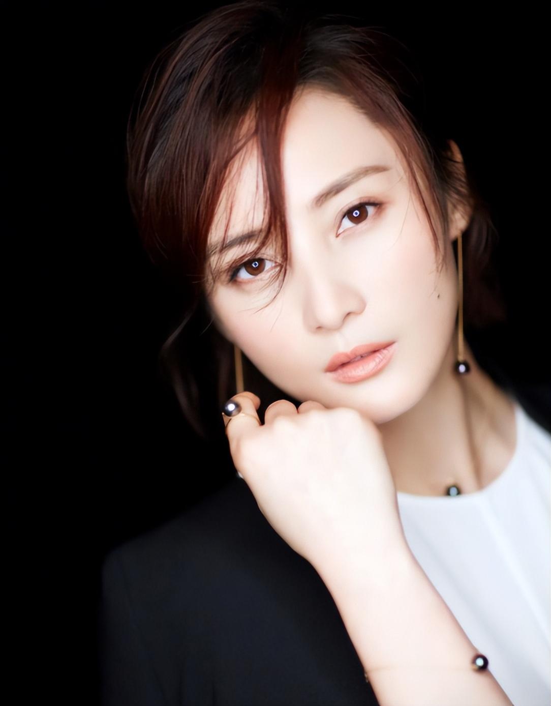 回顾蒋勤勤有何魅力让陈建斌放弃相恋5年的吴越独宠她16年