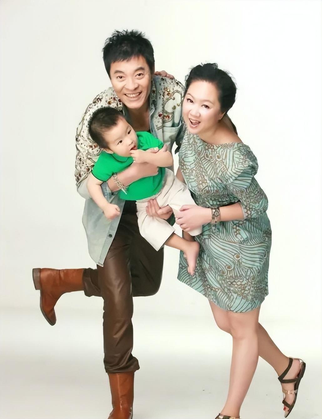 回顾演员连奕名为娶杨若兮抛妻弃女净身出户前妻红了他糊了