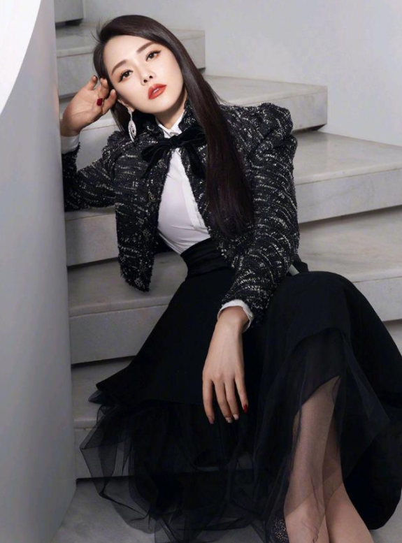 回顾伊能静我这辈子正确的决定就是48岁高龄为小丈夫生孩子