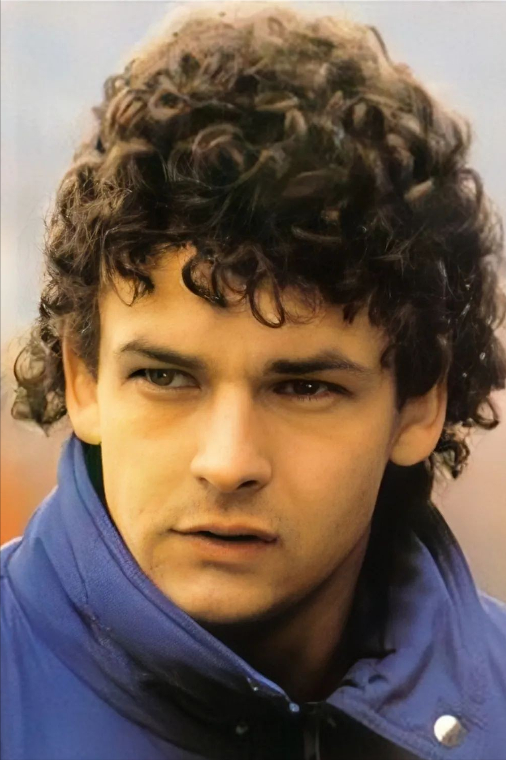 有这样一位球员,他的影响力在70后,80后球迷中无与伦比,他就是被誉为"