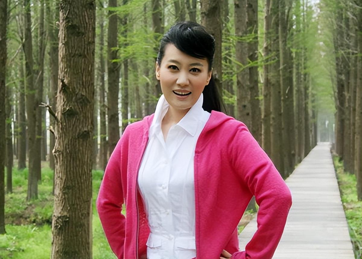 回顾12次登上春晚6次献唱奥运嫁给院士邓中翰的谭晶怎样了