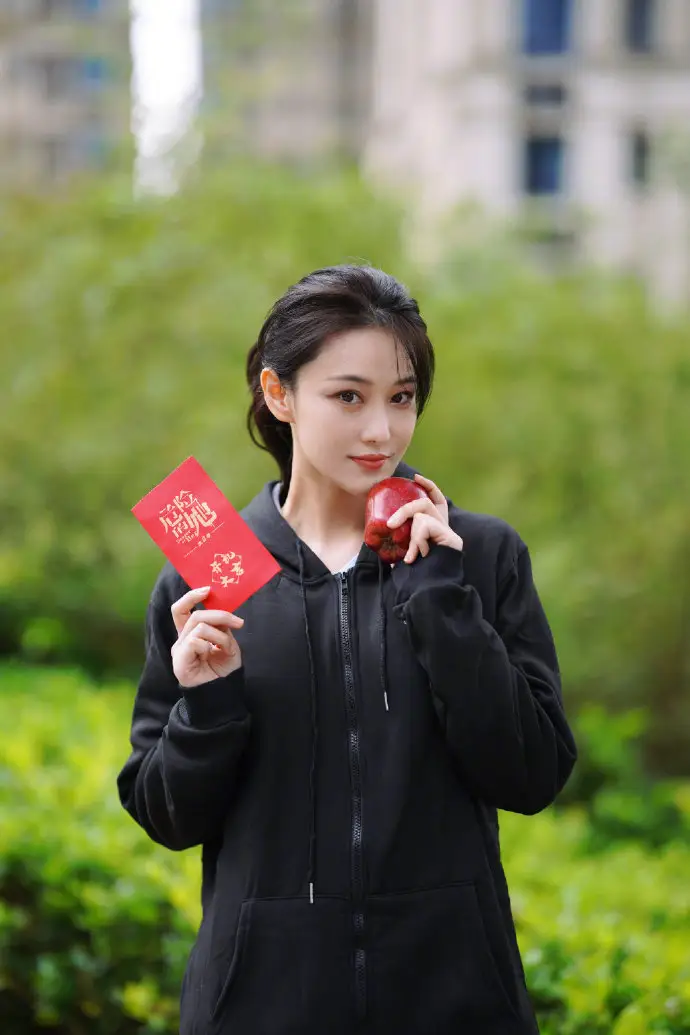 回顾演员张馨予嫁何捷当军嫂婚后生一女日子红红火火有滋味