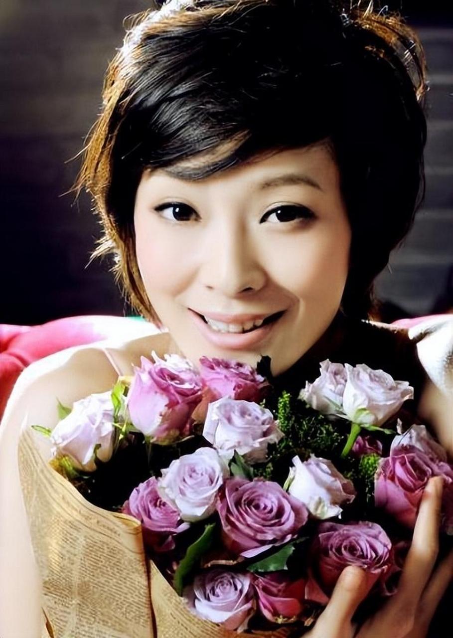 苏岩是知名女演员,曾参演多部影视作品.经历两段婚姻,前夫是陶经.