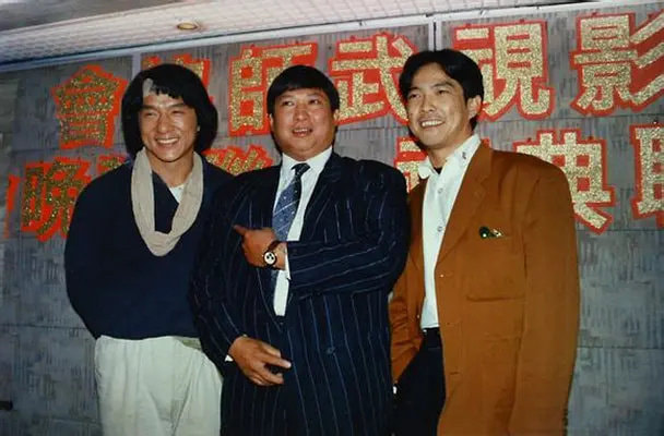 成龙白了头洪金宝坐轮椅香港功夫片最后的希望只剩谢霆锋了