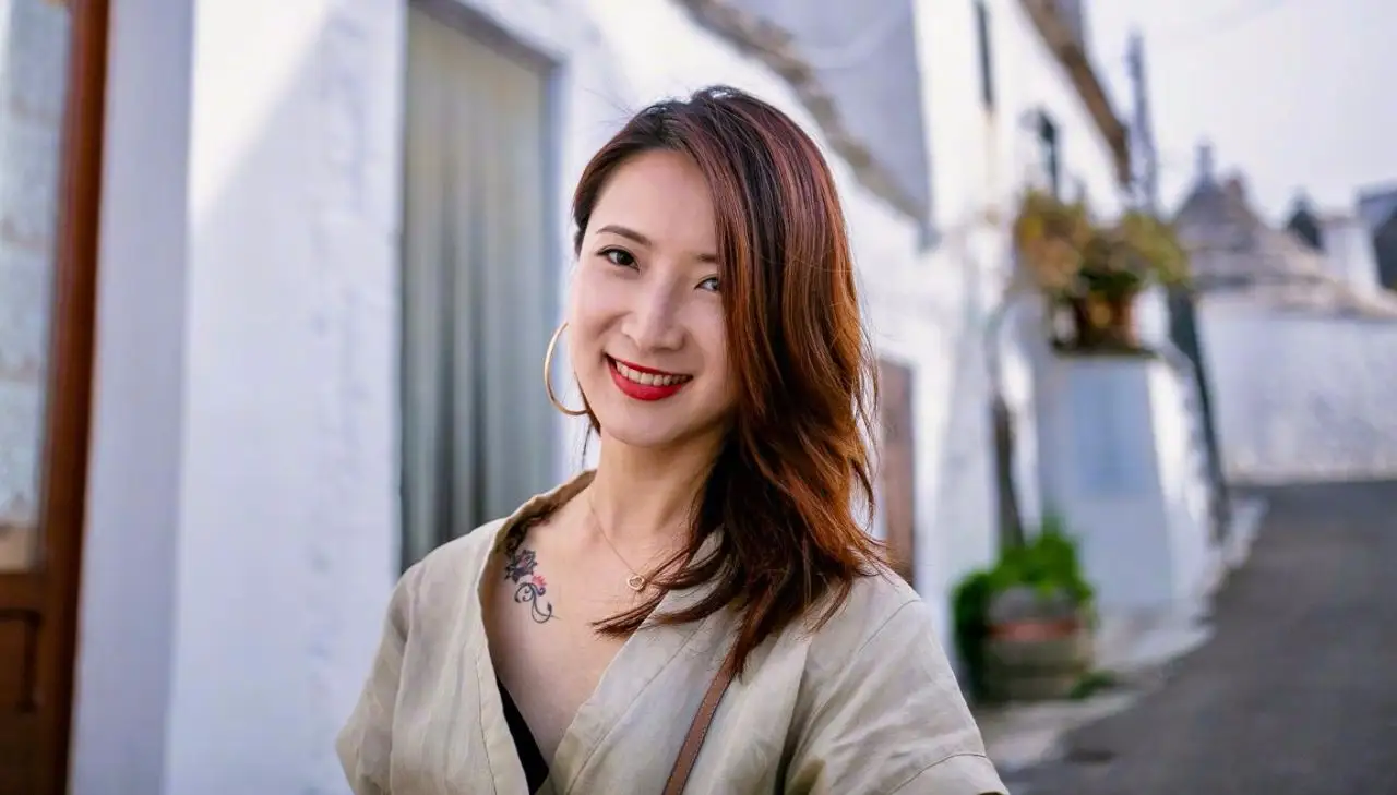 回顾陈赫二婚娶大1岁张子萱婚后连生二胎如今一家四口其乐融融