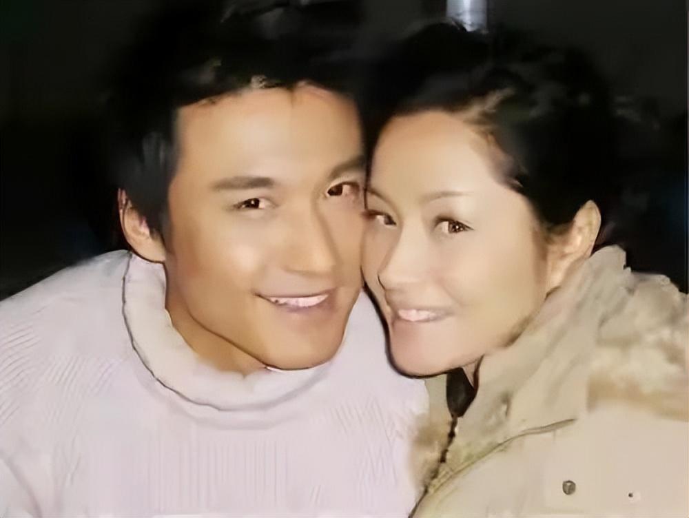 回顾演员胡兵暗恋瞿颖30年被母亲催婚51岁仍未婚未育