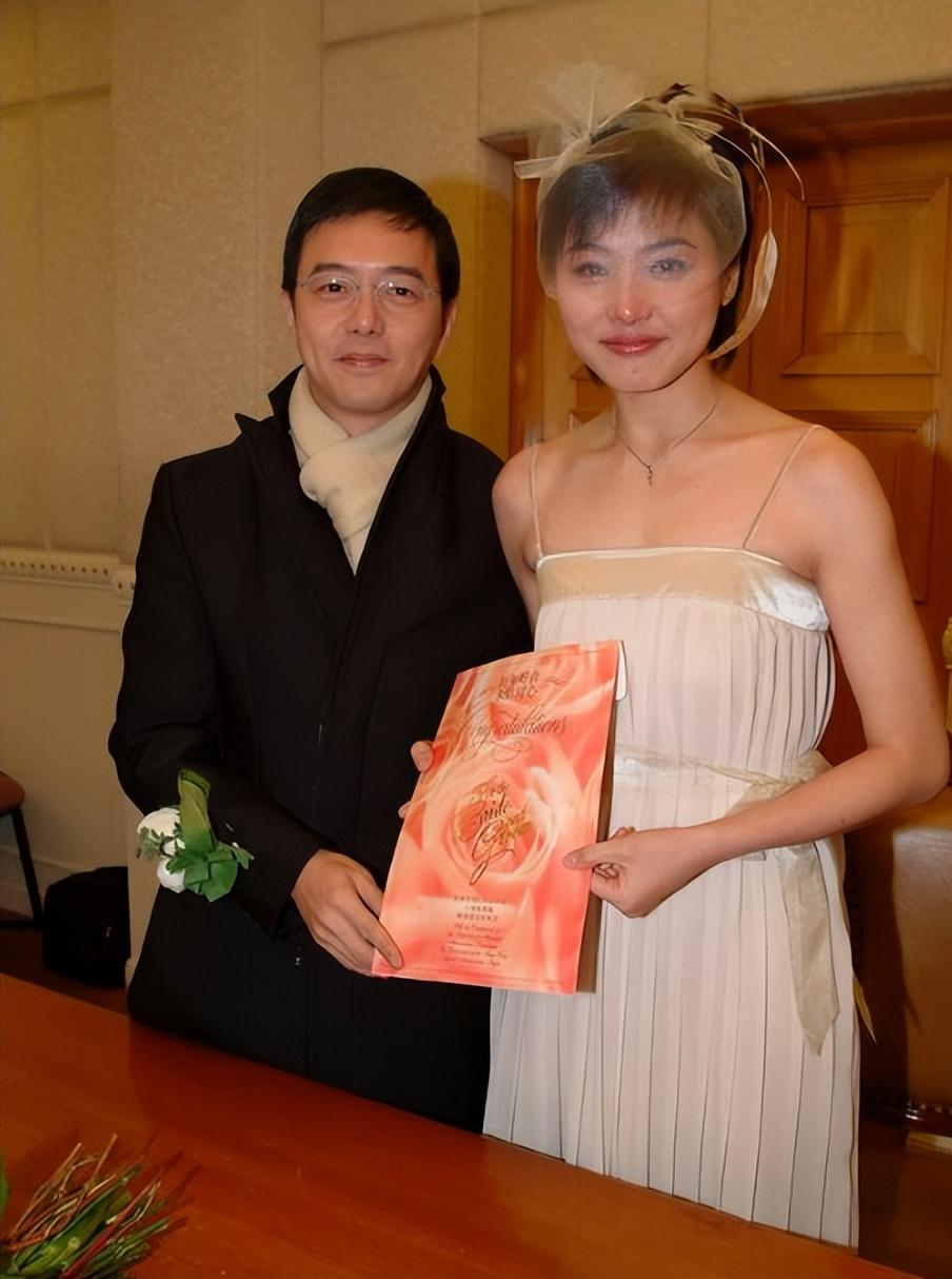 回顾张延嫁大5岁香港丈夫婚后生一女如今女儿比她还漂亮