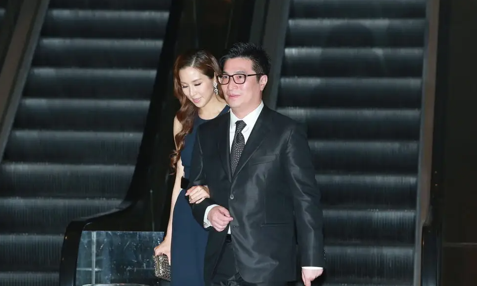 回顾徐子淇之母彭雪芳一手铺就豪门路希望她与李家诚天长地久