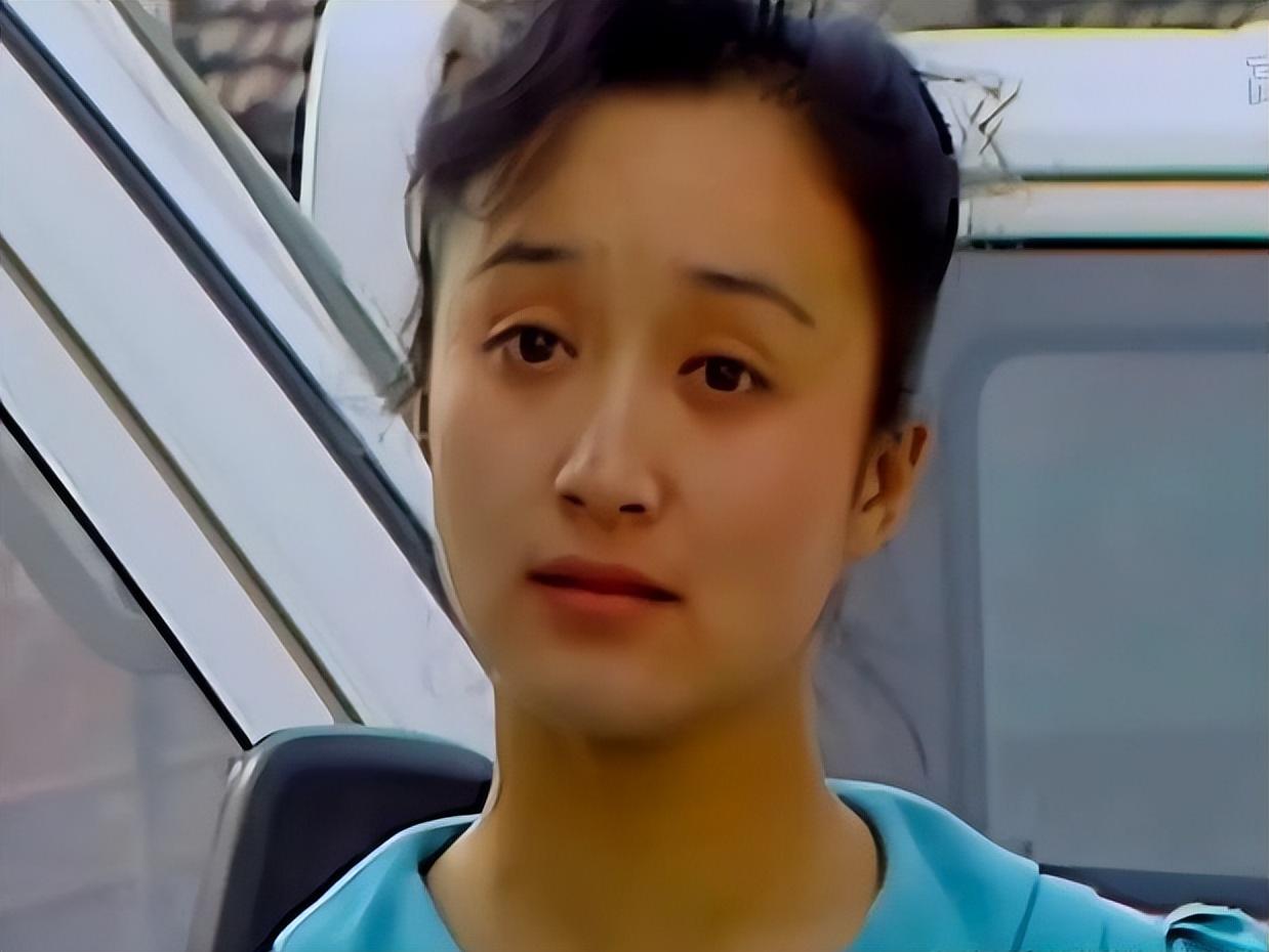 回顾演员杨昆:58岁无儿无女,退休金2500,别墅拍卖,如今怎样了