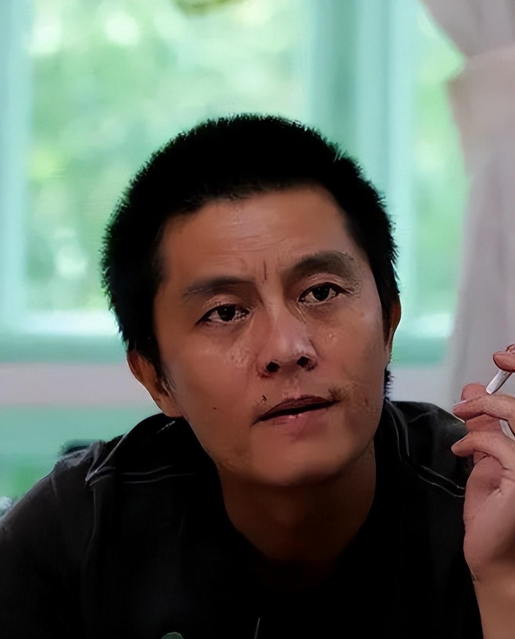 回顾常戎与王菁华分手20年他娶娇妻幸福美满她单身惹人心疼