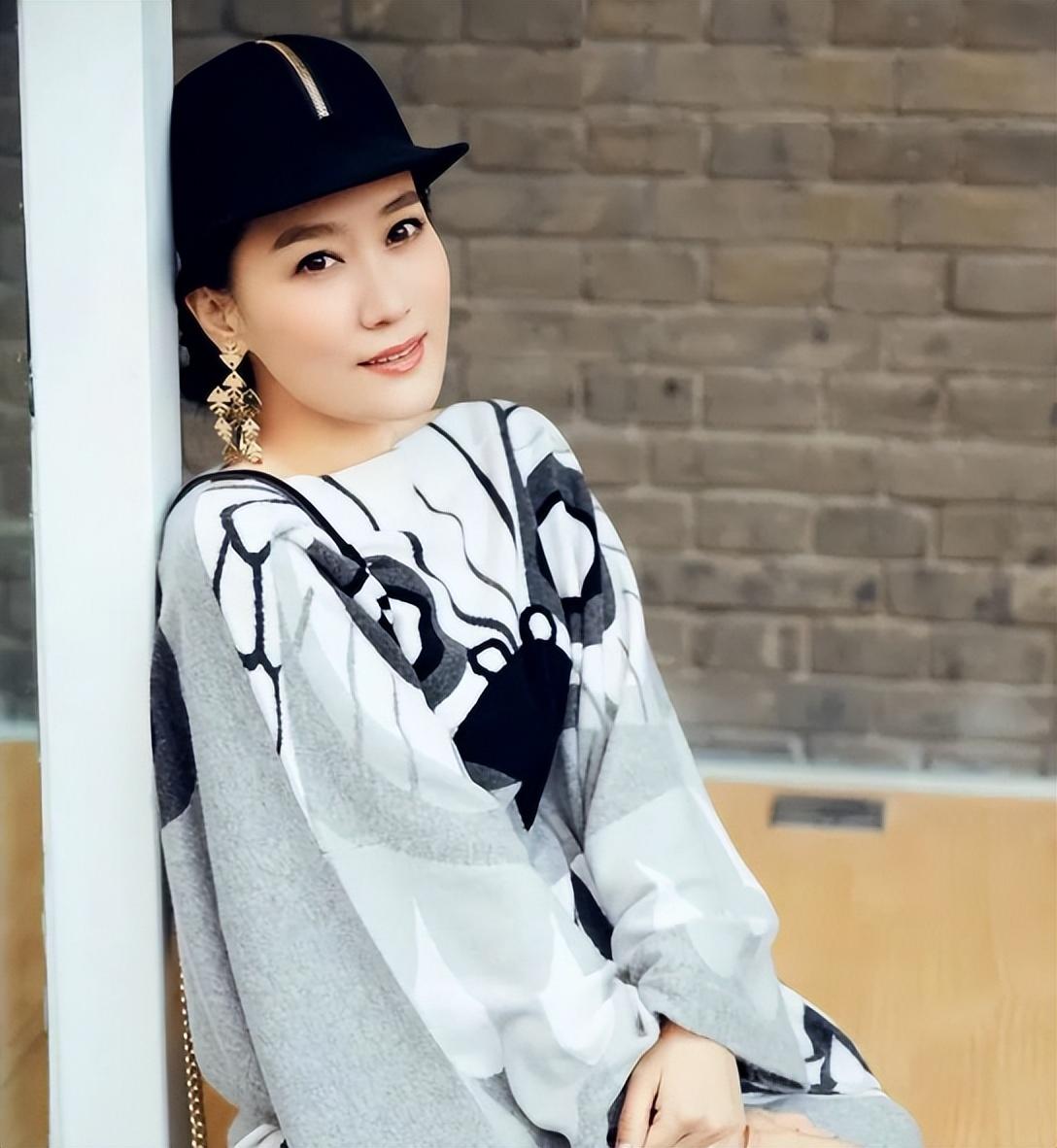 回顾12次登上春晚6次献唱奥运嫁给院士邓中翰的谭晶怎样了