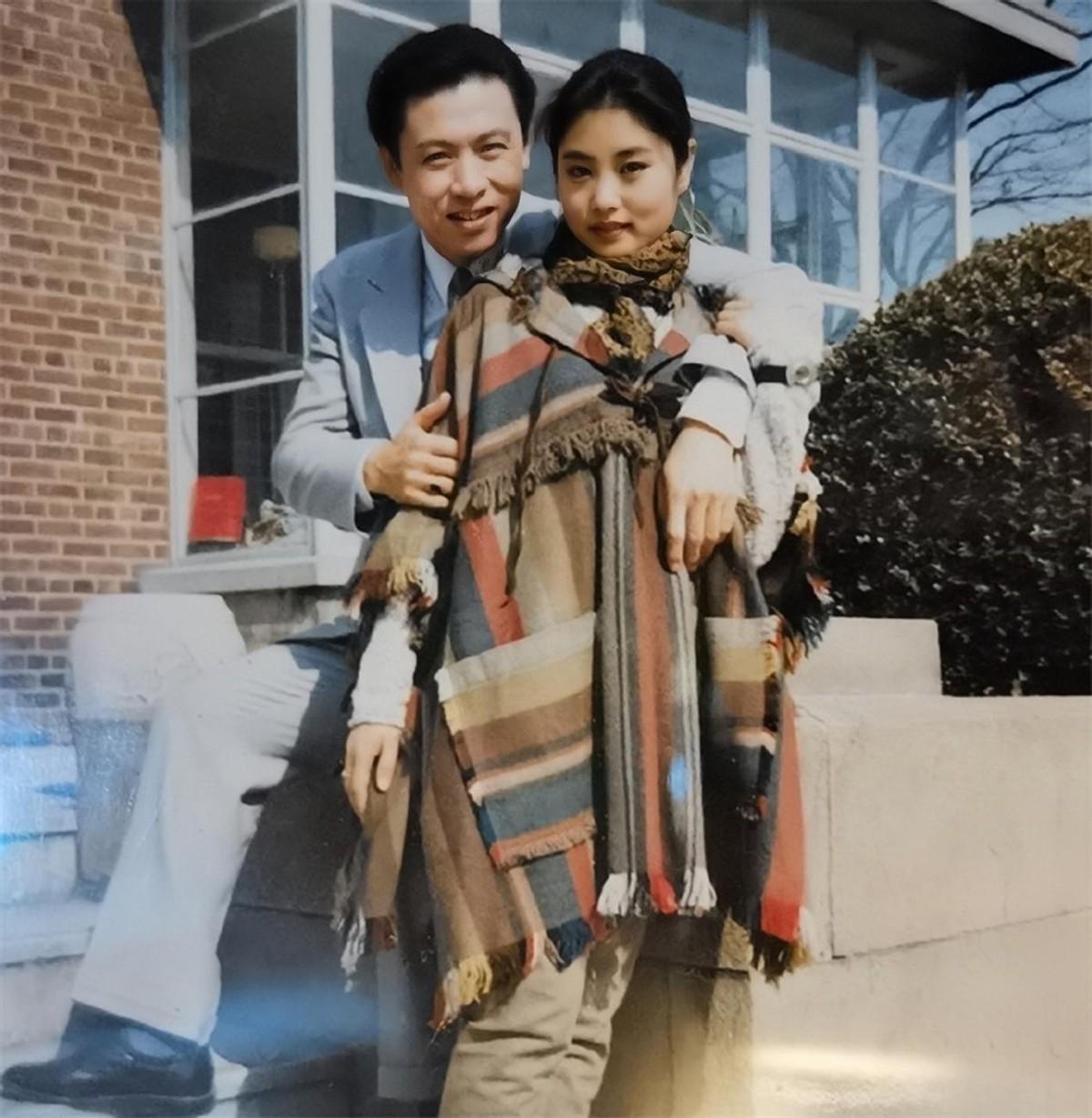 与葛优合作《过年》,受王冀邢导演邀请到山西拍摄电影《老娘土》.