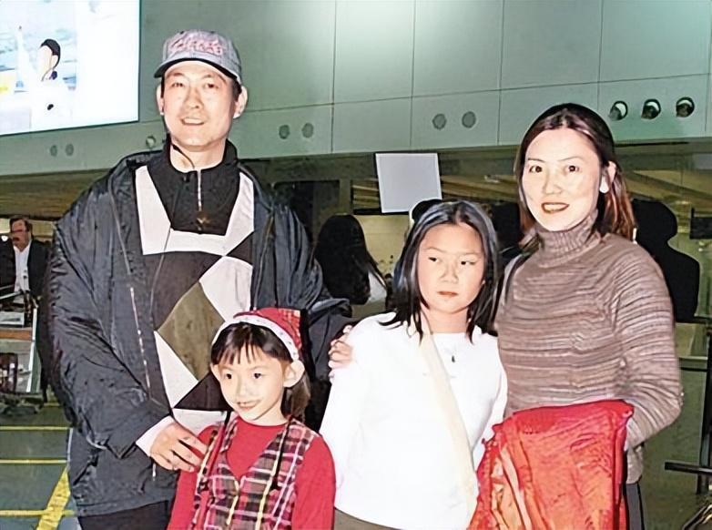 回顾沈殿霞女儿郑欣宜母亲去世父亲再婚继母用爱撑起一个家