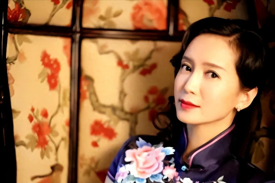 她45岁只演配角观众认识叫不出名父母先后去世庆幸有个好丈夫