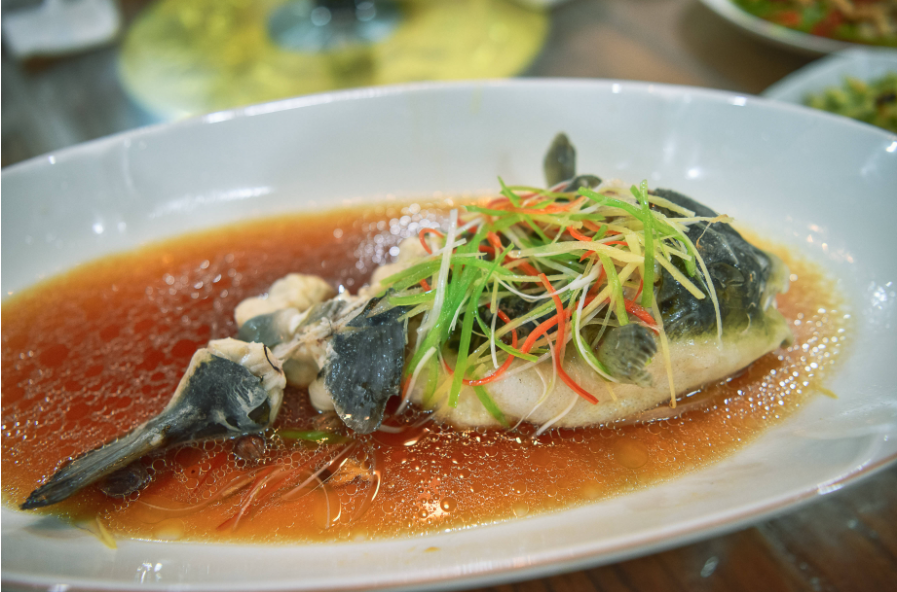 看古人怎么吃河豚提前两年做河豚酱为吃河豚甚至愿意喝脏水