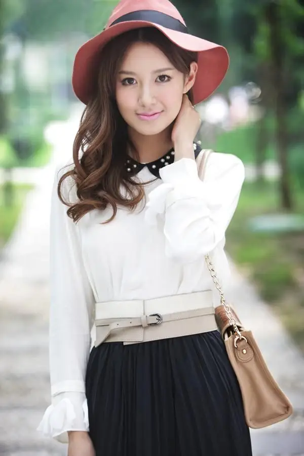 回顾陈赫二婚娶大1岁张子萱婚后连生二胎如今一家四口其乐融融