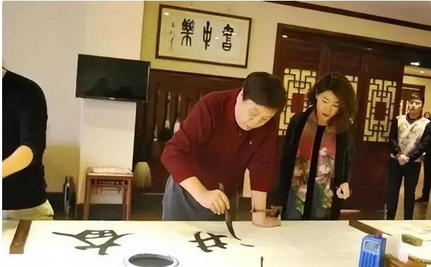 回顾赵忠祥病逝4年再看遗孀张美珠的现状才知道他的遗嘱多明智