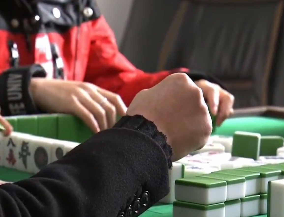 17年安徽女子家中遇害,一把粉红雨伞揪出凶手,监控还原真相