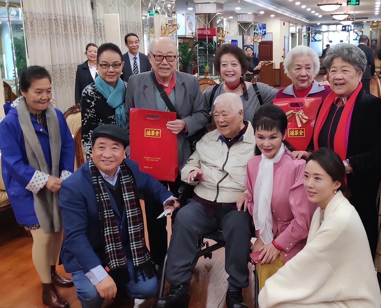 回顾艺术家于洋和初恋妻子恩爱一生儿子去世他为何感到欣慰