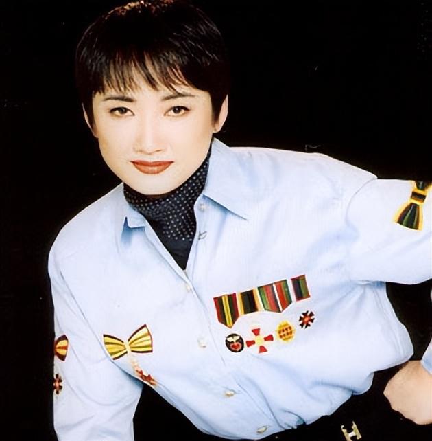 回顾王刚和成方圆离婚22年一个儿孙双全一个无儿无女