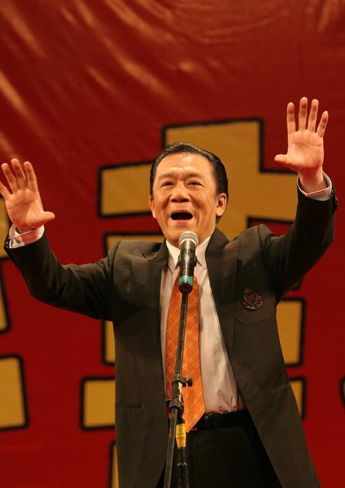 回顾相声大师侯耀文乐做女儿奴逝世后女儿和亲哥哥对簿公堂