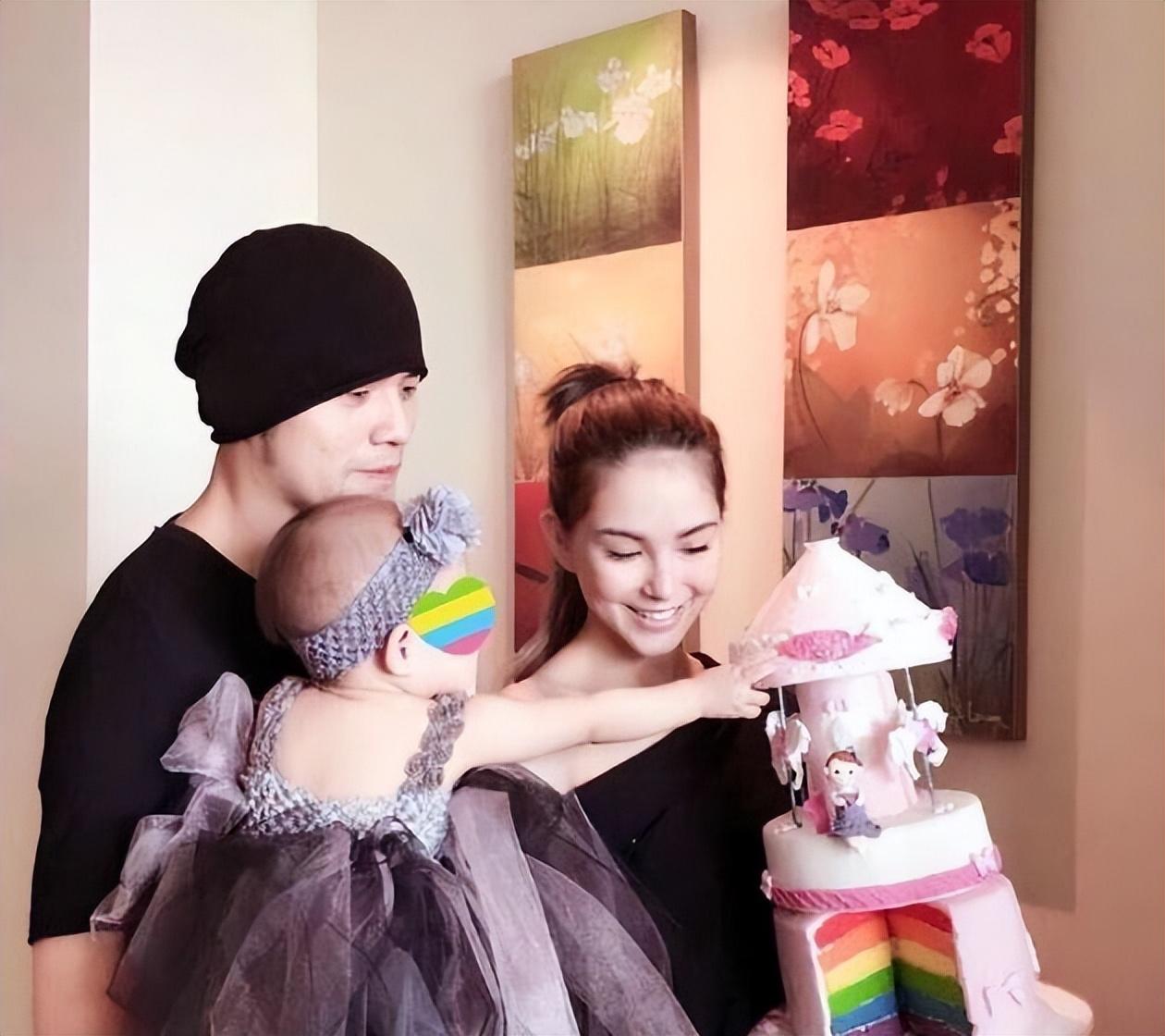 随着女儿的增长,昆凌也会外出工作,每当昆凌出去后,周杰伦就会化身"