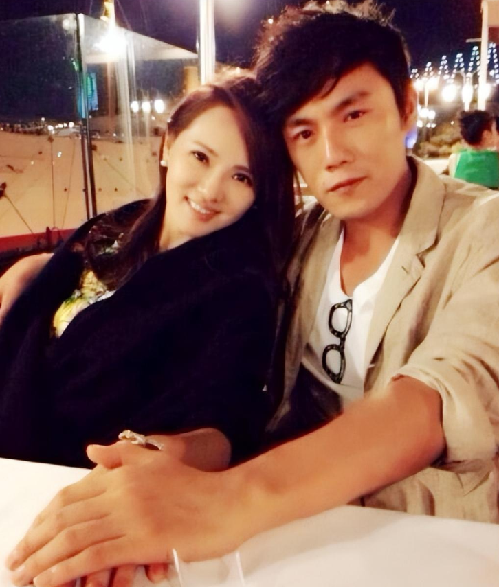 事实证明娶了大自己十岁伊能静的秦昊早已走上了另一条道路