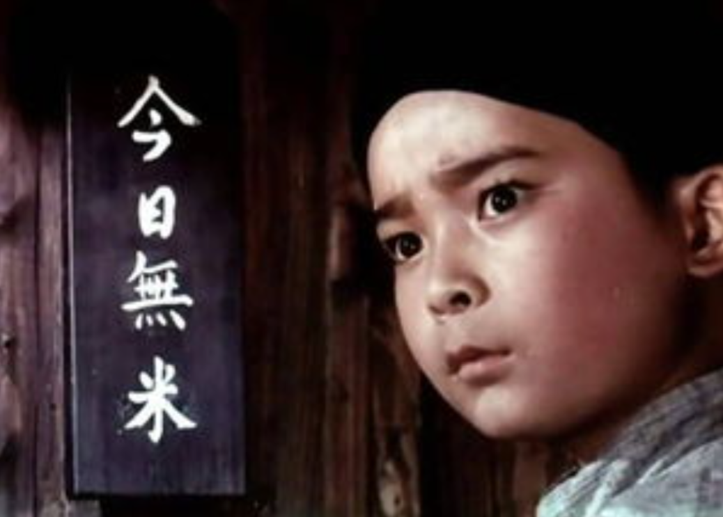 加入八一厂演员剧团,祝新运陆陆续续在《萨里玛珂》《十天》《赣水